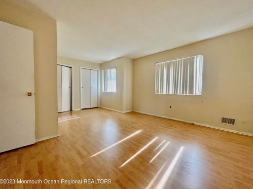 271 Clubhouse Dr, Middletown NJ 07748-1340 exterior