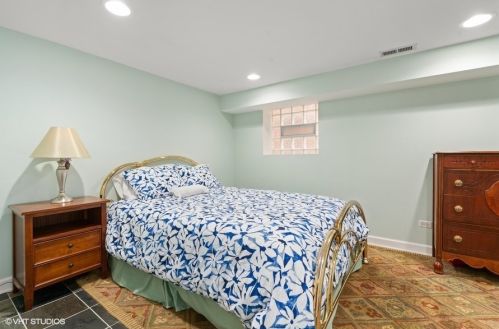 3705 Magnolia Ave, Chicago IL 60660-1496 exterior