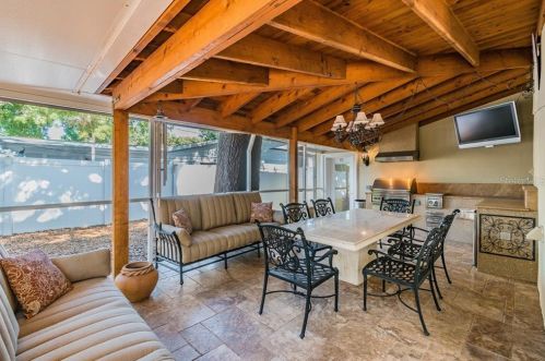 456 Davis Blvd, Tampa FL 33606-3818 exterior