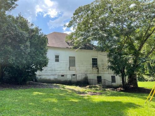 2266 Collins Dr, Atlanta GA 30344-1007 exterior