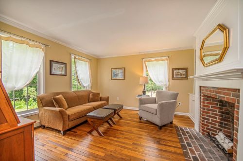 4 Fernwood Pl, Concord, NH 03304-4617