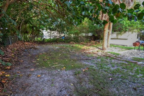 1011 Mayflower Rd, Fort Pierce FL  34950-5028 exterior