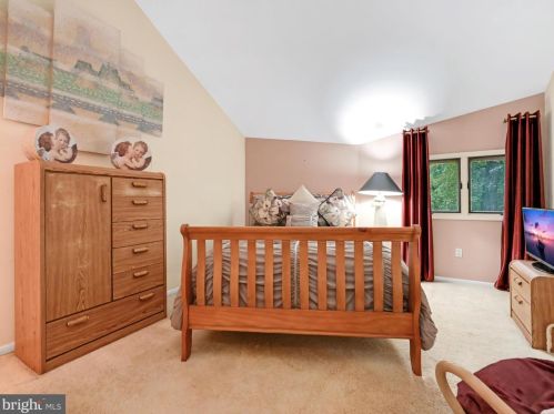 2253 Deerfield Dr, Media PA 19063-1833 exterior