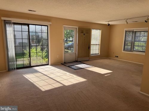 86 Oneill Ct, Trenton NJ  08648-2653 exterior