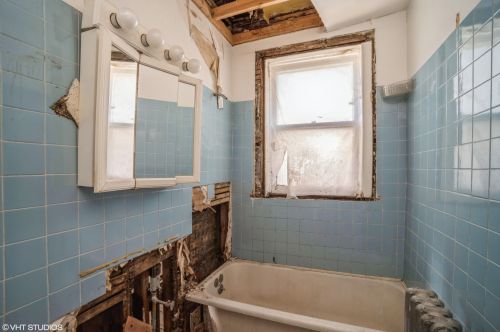 6829 Paxton Ave, Chicago IL 60649-3212 exterior