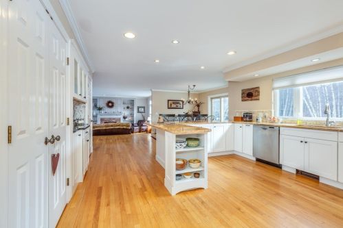 2 Asa Dr, Concord NH  03304-4012 exterior