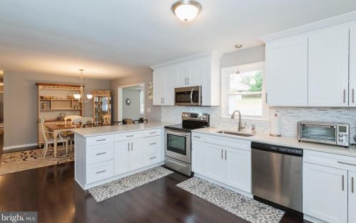 33 Vly Vw Dr, Hanover PA 17331-8307 exterior