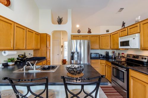 1501 Cyn Shadows Ln, Tucson AZ 85737-7716 exterior