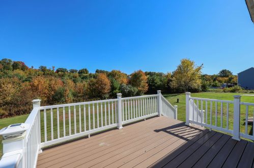 8 Graham Rd, Concord NH 03301-6900 exterior