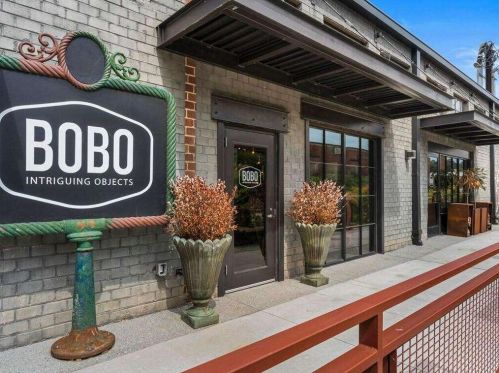 1277 Chelsea Cir, Atlanta GA 30318-1268 exterior