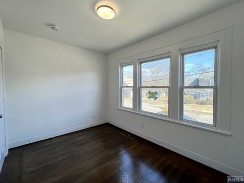 683 Ctr Ave, River Edge NJ 07661-2409 exterior