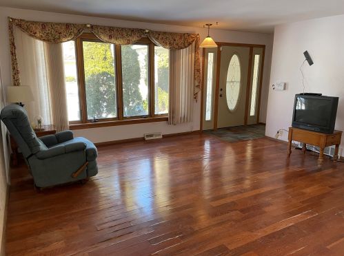 2025 Clayton Crst Ave, Milwaukee WI 53221-3732 exterior