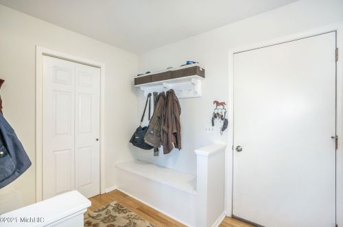 2484 Knapp St, Grand Rapids MI 49505-4417 exterior