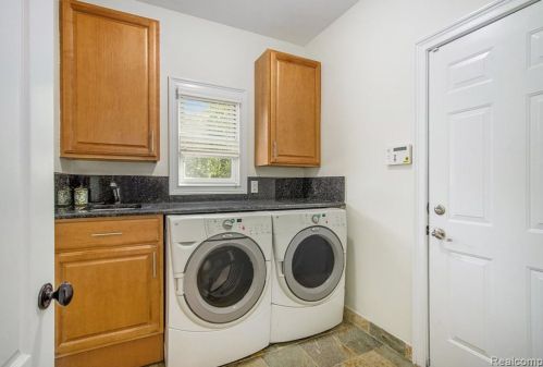 692 Appalachi St, Walled Lake MI  48390-1005 exterior