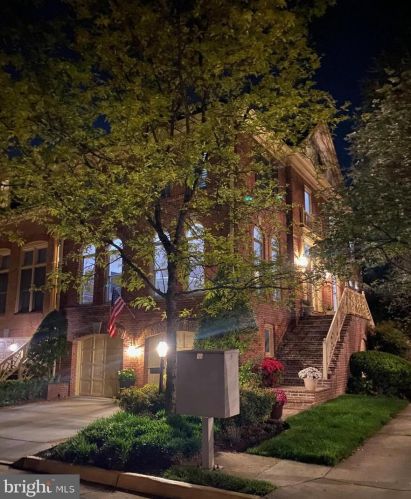 1544 Hampton Hill Cir, Mc Lean VA  22101-6021 exterior