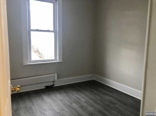 24 Maple St, Outwater NJ 07026-2908 exterior