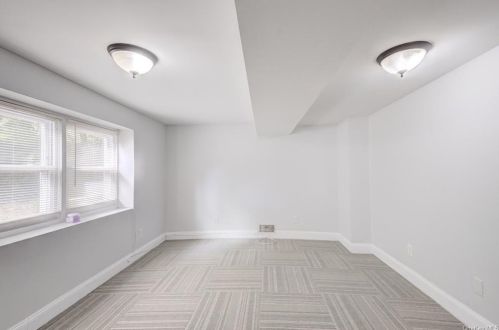 16 Laddie Rd, Middletown NY 10941-1708 exterior