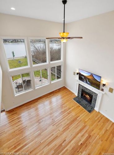 692 Appalachi St, Walled Lake MI  48390-1005 exterior