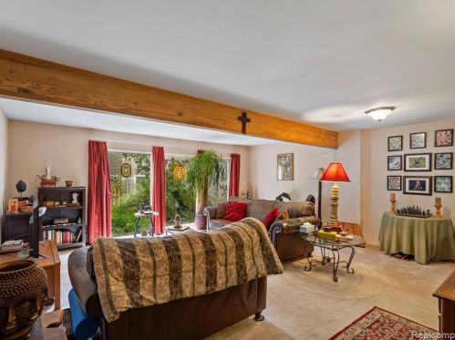 759 Kirts Blvd, Troy MI 48084-4844 exterior