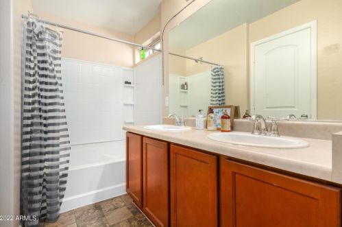 2032 77th Ln, Phoenix AZ 85033-4925 exterior