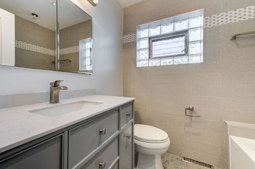 2959 Washtenaw Ave, Chicago IL 60645-3210 exterior