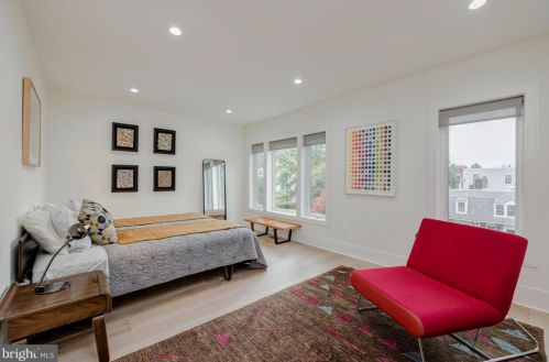 1818 37th St, Washington DC  20007-2238 exterior