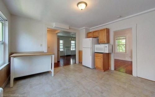 15 Dean Ave, Middletown RI 02840-3406 exterior