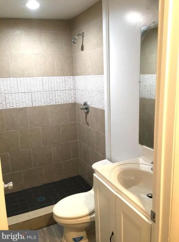 2743 9th St, Philadelphia, PA 19148-5047