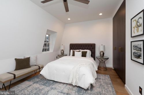 2037 Locust St, Philadelphia PA  19103-5613 exterior