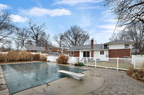 12 Genesee Dr, Commack NY 11725-4026 exterior