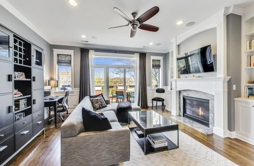 3315 Seminary Ave, Chicago, IL 60657-2220