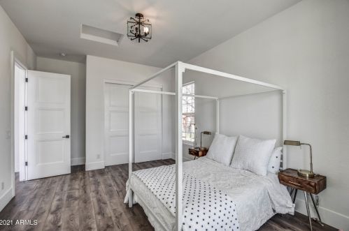 6434 12 St, Phoenix AZ 85086-4804 exterior