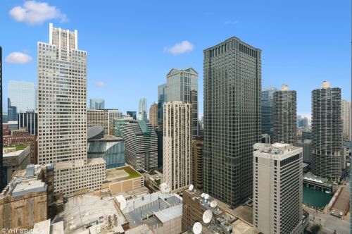 8 Randolph St, Chicago IL 60601-3622 exterior