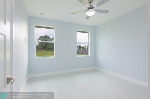 2470 Webster Ln, Fort Pierce FL 34953-5751 exterior