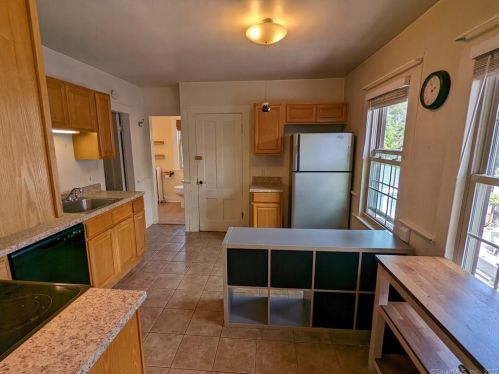 66 Church St, Wallingford CT 06492-3643 exterior