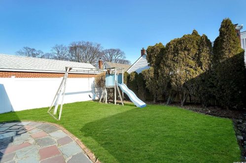 145 Chester St, Valley Stream NY 11580-4210 exterior