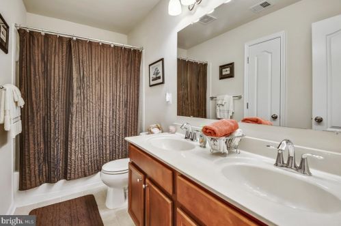 7417 Macon Dr, Glen Burnie MD 21060-8387 exterior