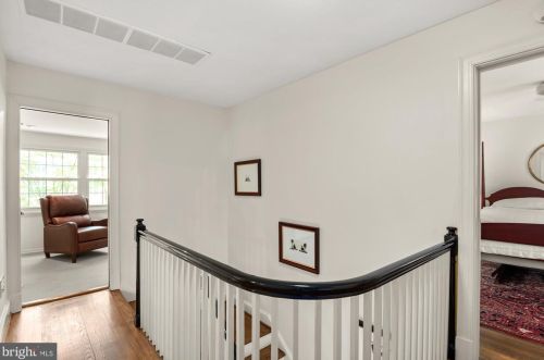 5103 Duvall Dr, Bethesda MD 20816-1871 exterior