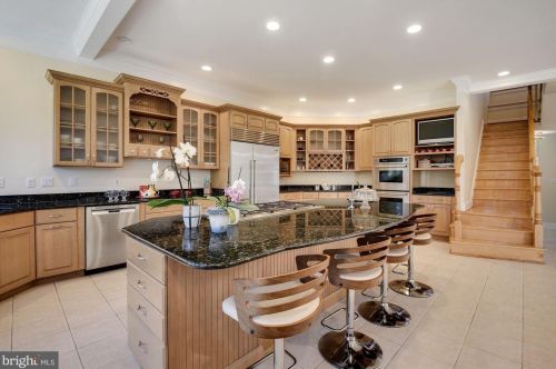 12705 Greenbriar Rd, Rockville MD 20854-6324 exterior