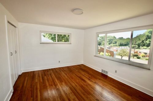 2351 Allender Ave, Pittsburgh PA 15220-3903 exterior