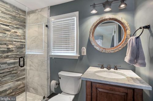 804 Enderby Dr, Alexandria VA 22302-2224 exterior