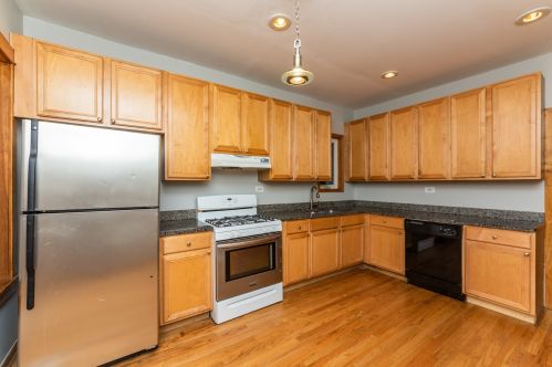 2718 Campbell Ave, Chicago IL 60647-1923 exterior