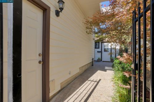 818 Navaronne Way, Concord CA  94518-2173 exterior