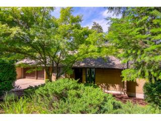 657 Startouch Dr, Eugene, OR 97405-4921