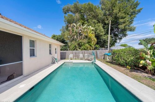 732 92 Ave, Naples FL 34108-2433 exterior