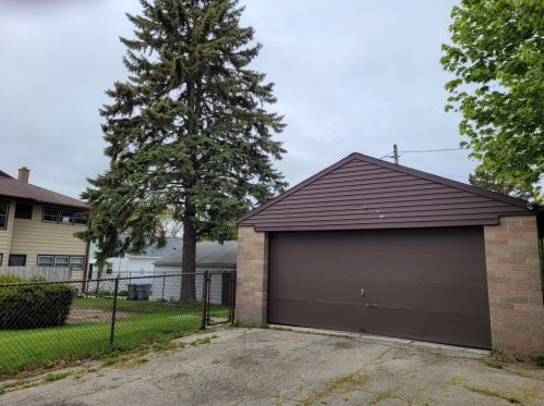 136 Armour Ave, Milwaukee WI  53207-5802 exterior