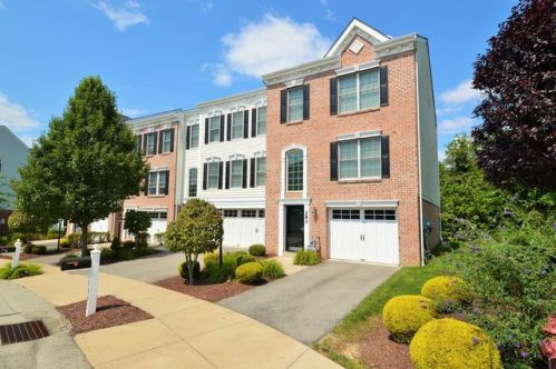 280 Overlook Ct, Moon Twp PA  15108-8980 exterior