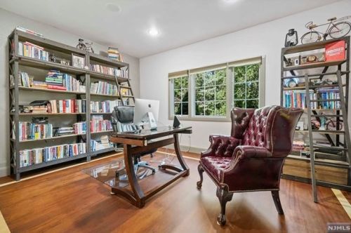 3 Pne Ter, Demarest NJ 07627-1214 exterior