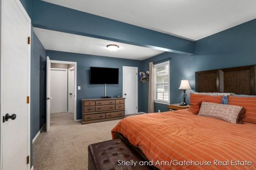 3800 Perry Ave, Wyoming MI 49519-3652 exterior