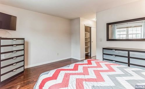 24 Un Ave, Nutley NJ 07110-3325 exterior